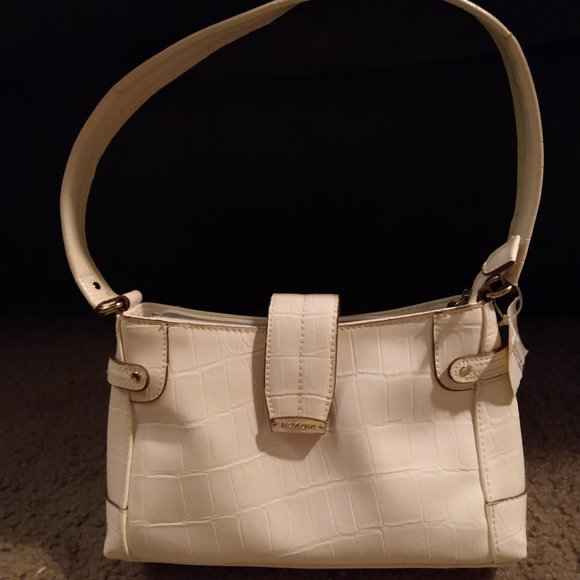 Liz Claiborne Handbags - BRAND NEW LIZ CLAIRBORNE WHITE FAUX LEATHER PURSE